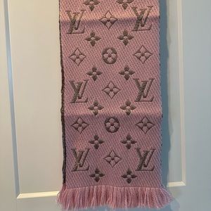 Louis Vuitton Logomania Pink Wool scarf